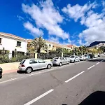 Ocean View With Pools דירה *